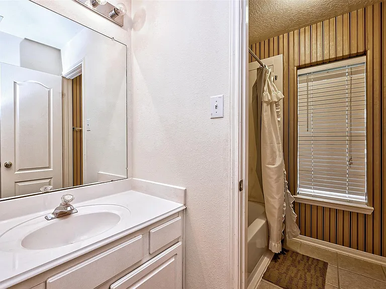6806 Rhodes Ct — Photo 47