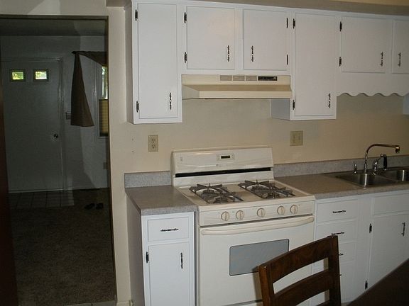3rd image of 612 E Mill St