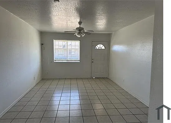 3 bed, $2,000 — Photo 2