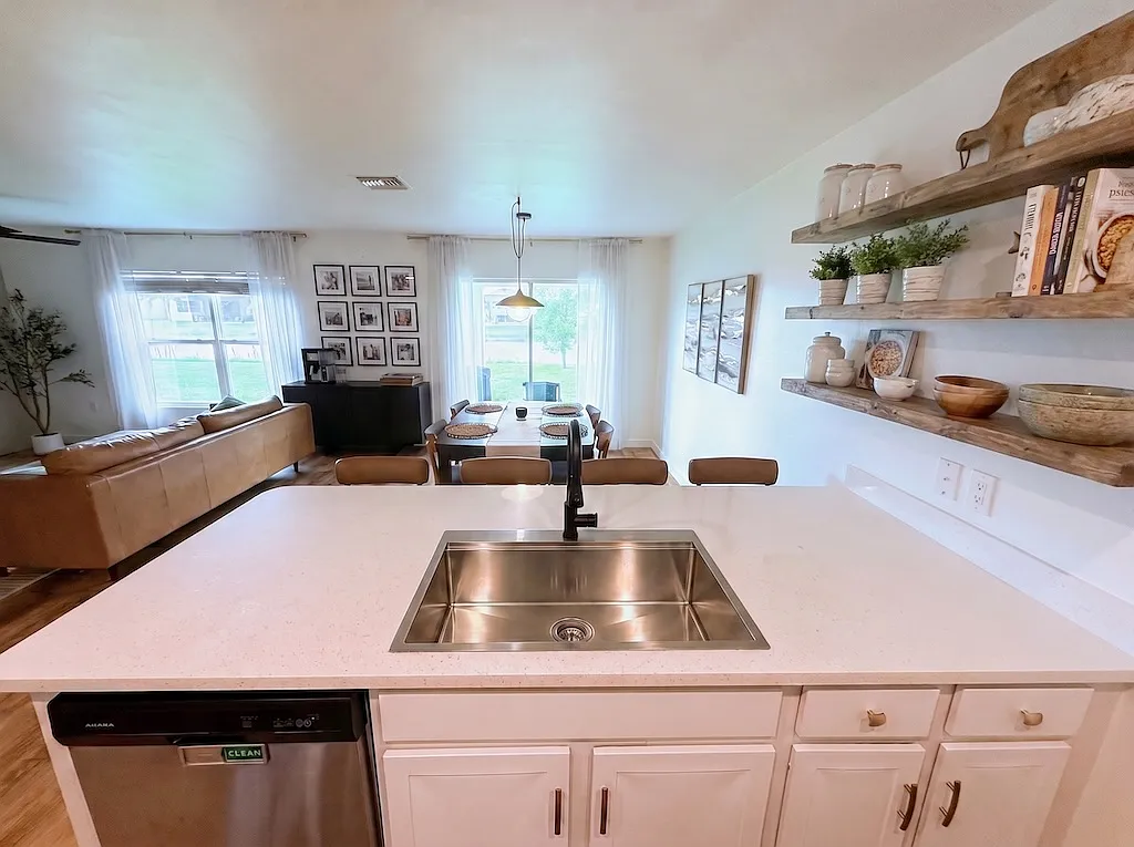 4 bed, 1499 sqft, $2,400 — Photo 4
