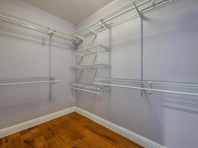 300 Salsbury Dr — Photo 23