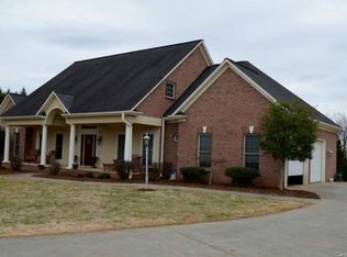 5 Oakdale Dr, Taylorsville, NC 28681