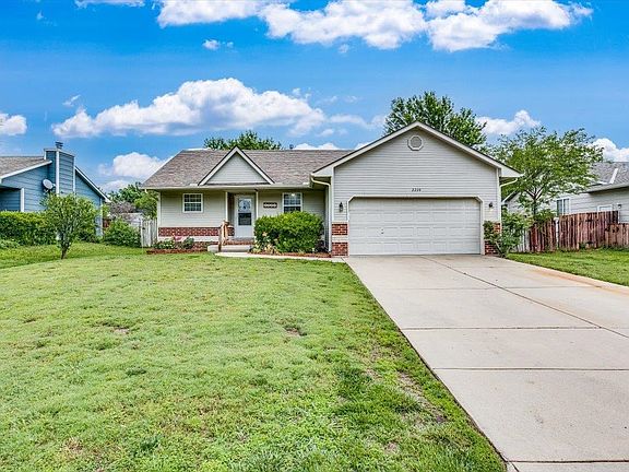 2nd image of 2224 N Horseshoe Cir