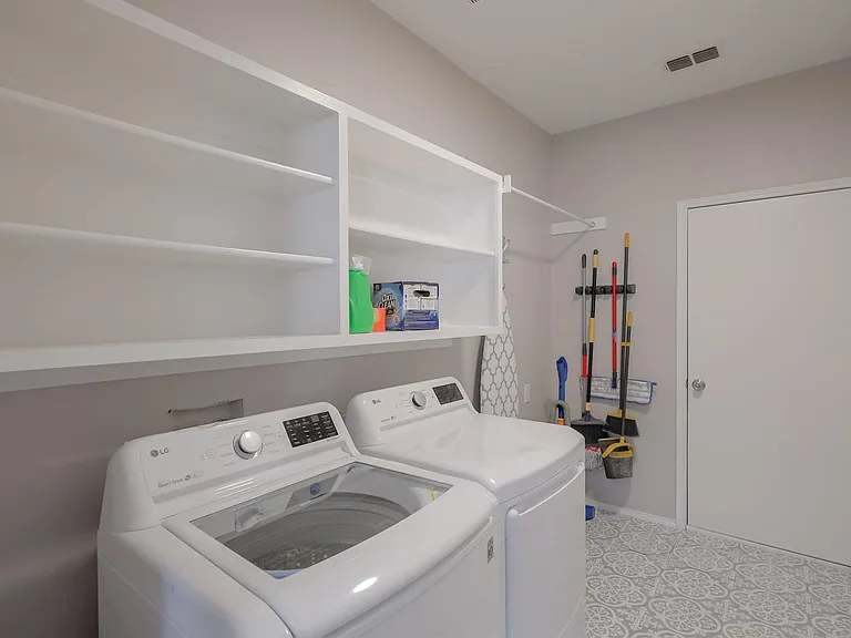 2808 Wales Ct — Photo 43