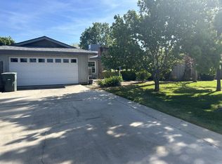 3529 W Iris Ave, Visalia, CA 93277