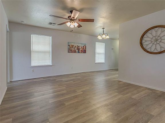 5th image of 524 E Grant Ave