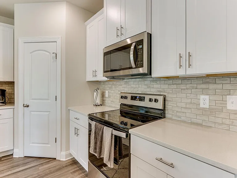 806 Arrington Way — Photo 4
