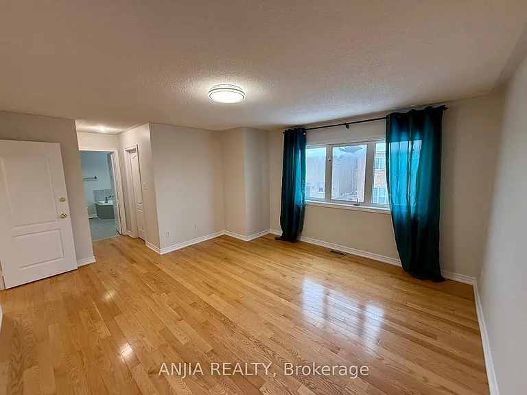 17 Ambercroft St — Photo 8