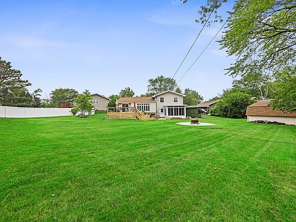 3rd image of 20W560 Glen Pl