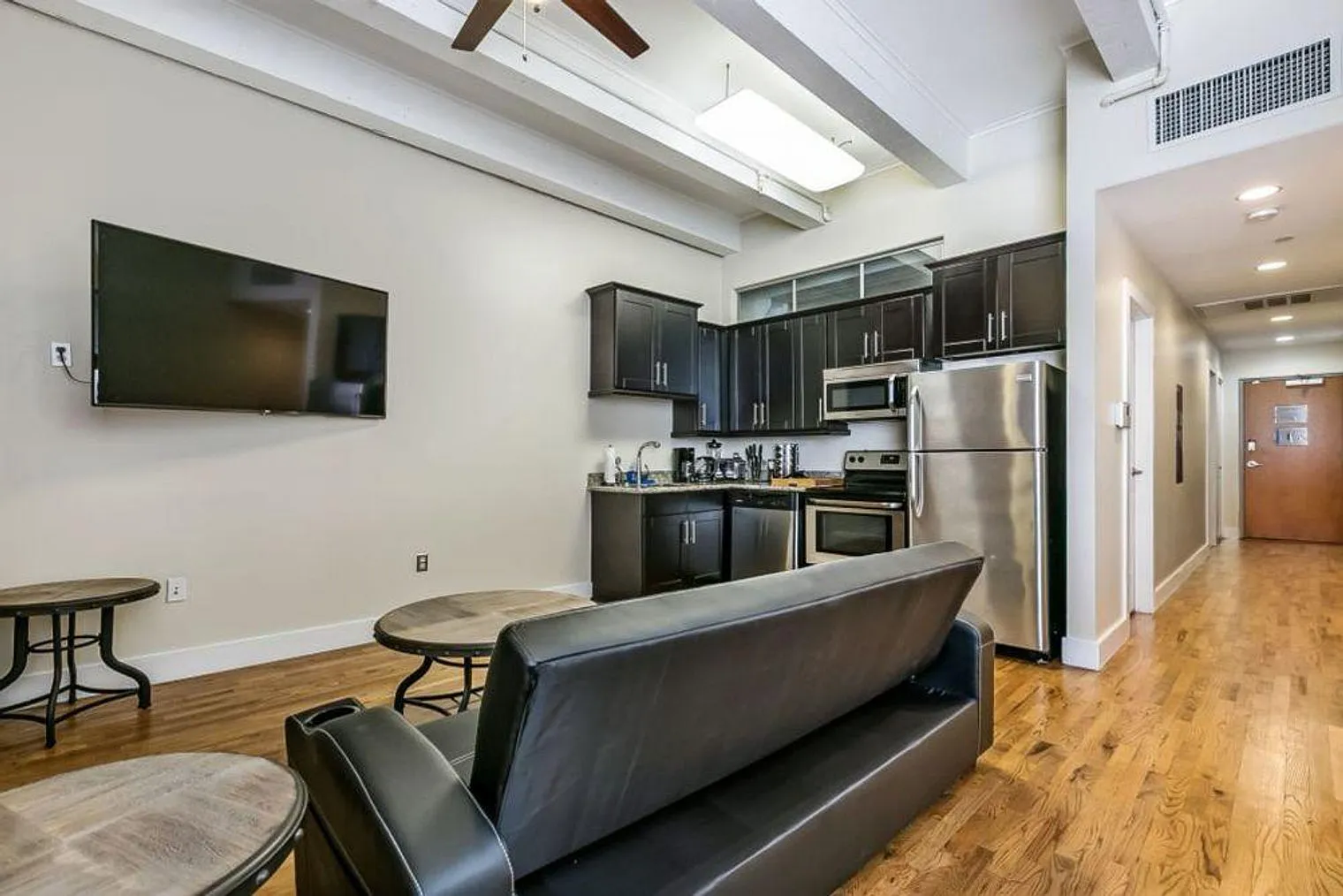 1 bed, 1.0 bath, 645 sqft, $4,482 — Photo 1