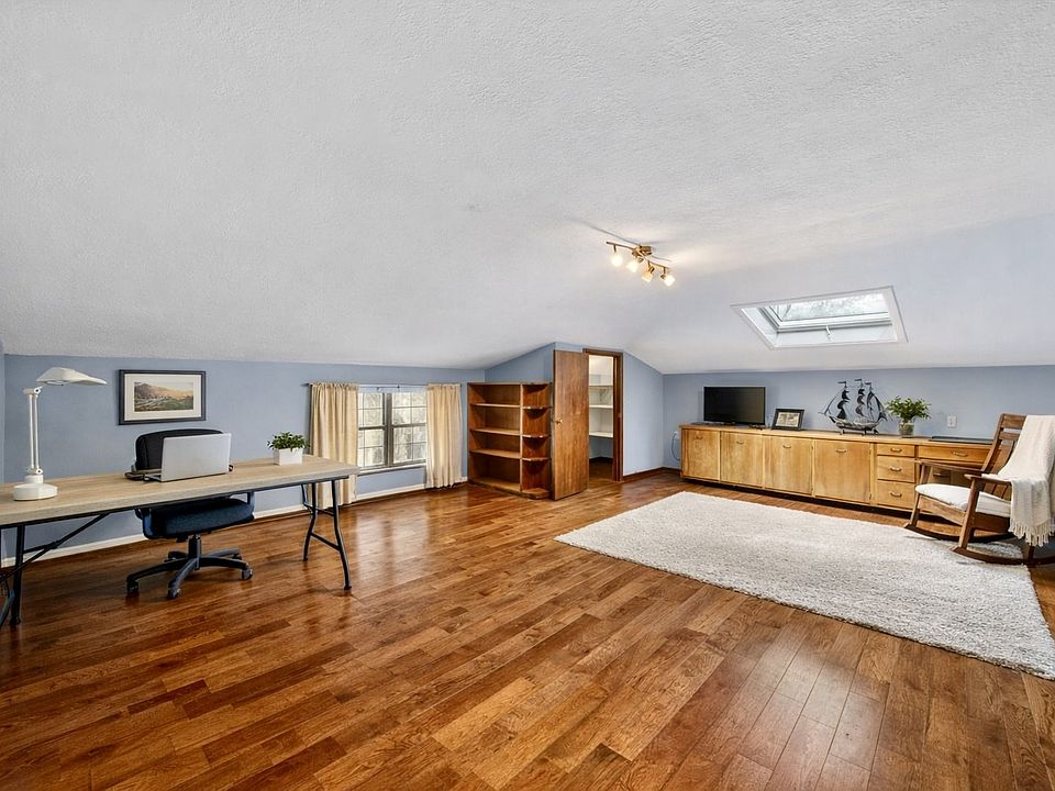 16th image of 1552 New Harmony Rd