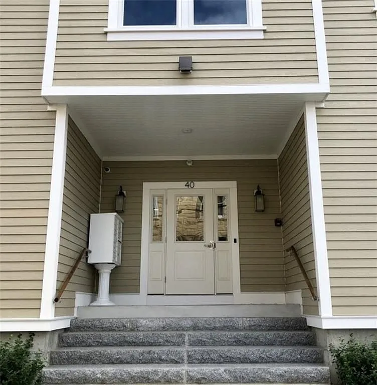 1 bed, 1.0 bath, 700 sqft, $2,200 — Photo 1