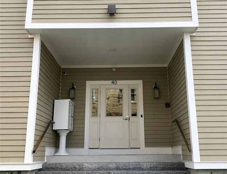 40 Jones St #203 — Photo 1