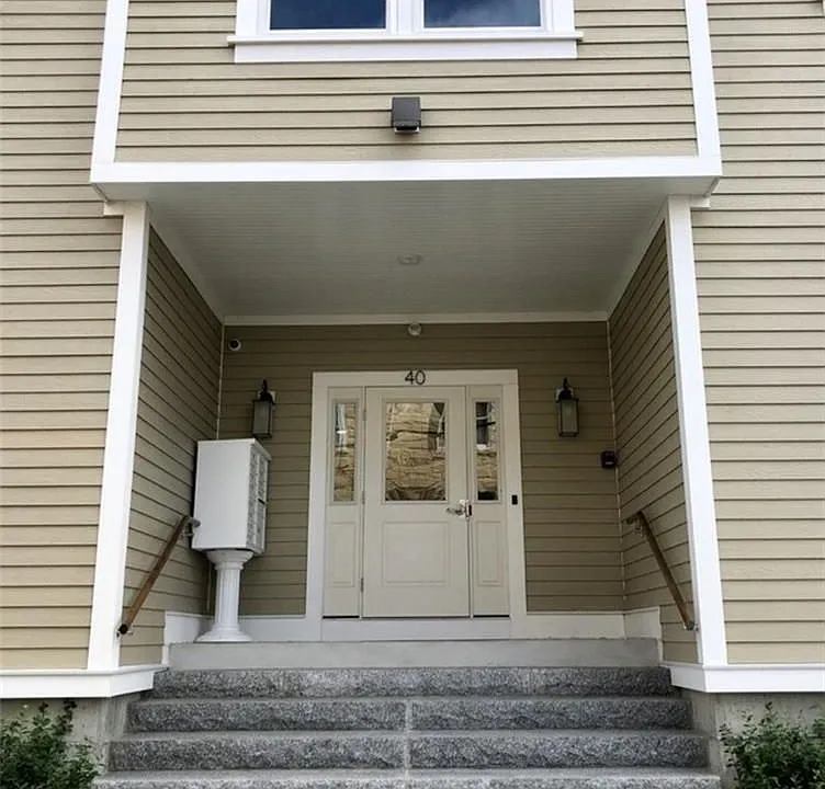 40 Jones St #203