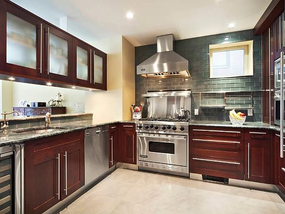 3rd image of 330 E 72nd St APT 7