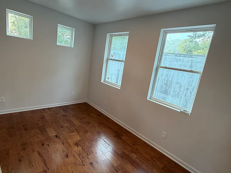 7 Karen Pl — Photo 8
