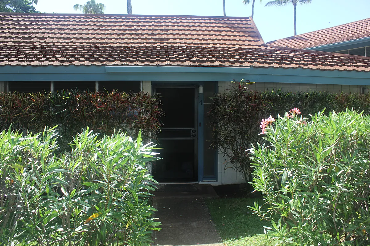 Photo 1 of 9 - 4185 Keanu St #4 - Honolulu, HI Primary Photo - 4185 Keanu St #4