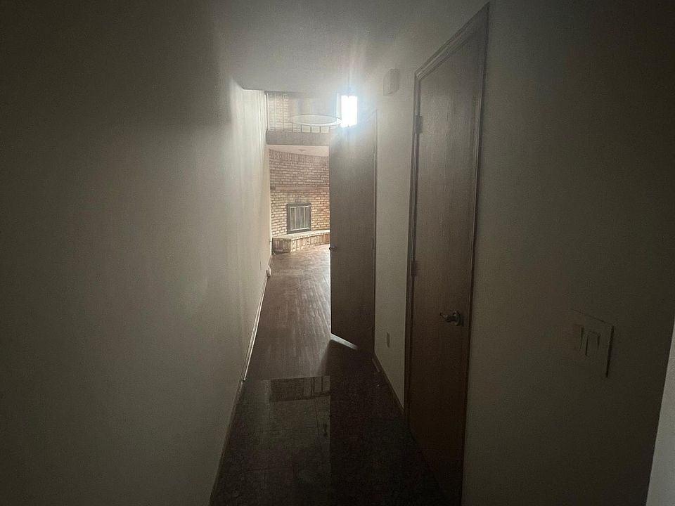 Main hallway to living room