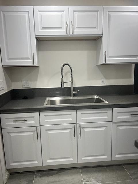 2nd image of 533 1/2 W 57th St #533-1/2