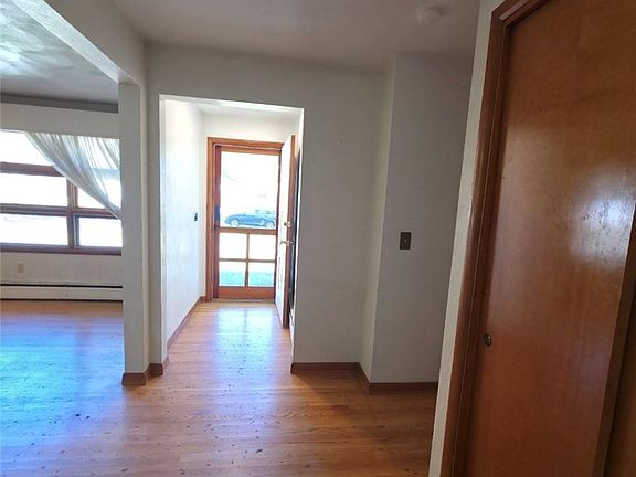 5th image of 607 Cornell Rd