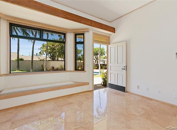 2nd image of 915 Waiiki St