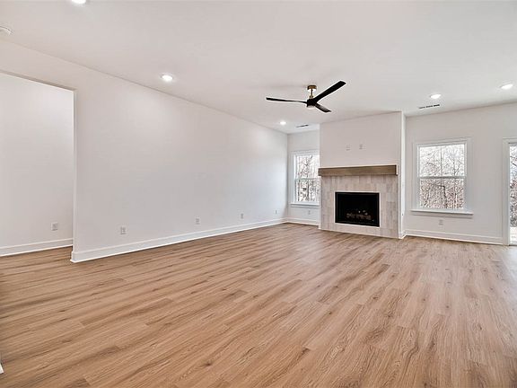 3rd image of 217 Kinross
