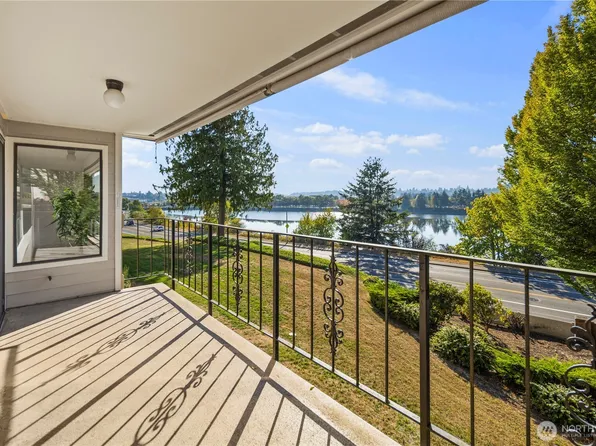 904 E Bay Drive NE #B208, Olympia, WA 98506