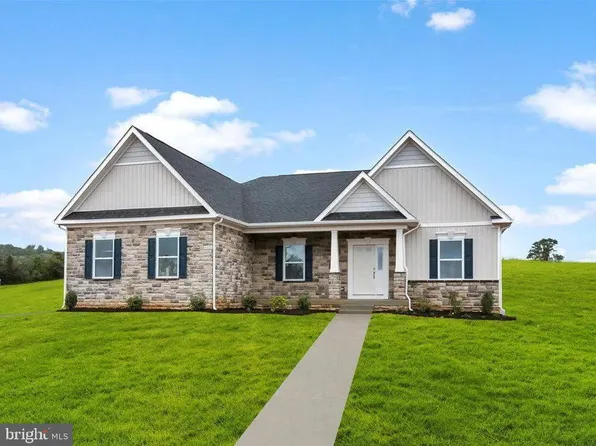 4 Hillsdale Dr, Fredericksburg, VA 22405