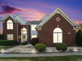 252 Scarlett Dr, Canton, MI 48187