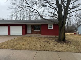 1233 De Pere St, Menasha, WI 54952