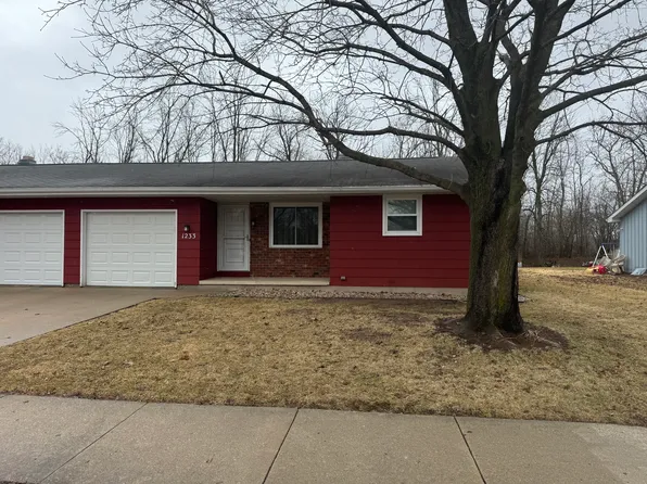 1233 De Pere St, Menasha, WI 54952