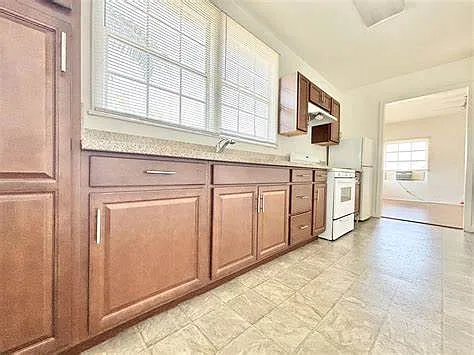 439 N Van Ness Ave #1 — Photo 4