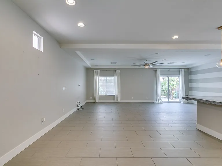 4586 W Camero Ave — Photo 5