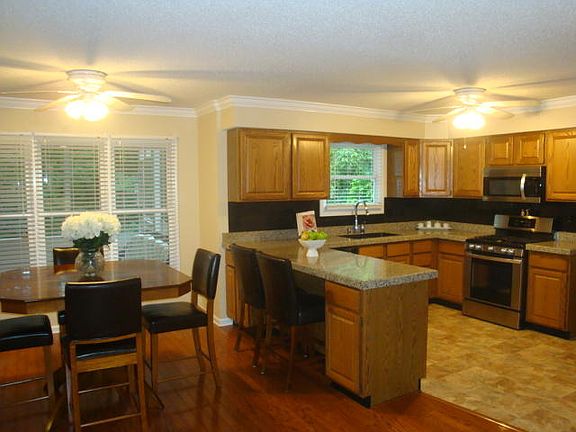 4th image of 2105 Berrywood Dr
