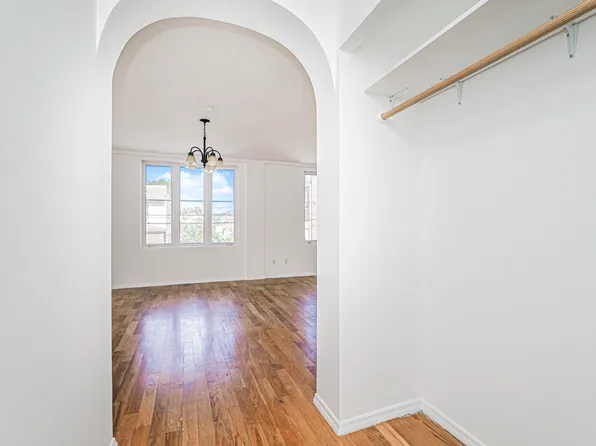 1132 Blake Court image 6 of 27