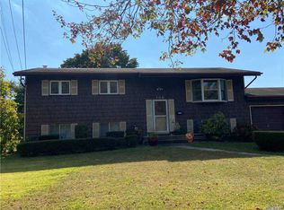 186 Colonial Springs Rd, Wheatley Heights, NY 11798