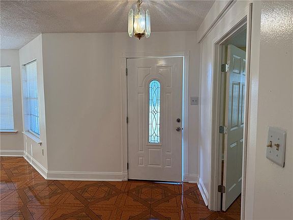 3rd image of 11210 S Idlewood Ct