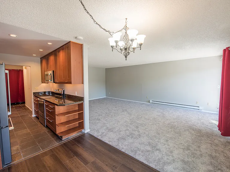 2562 Thorndyke Ave W #304 — Photo 4