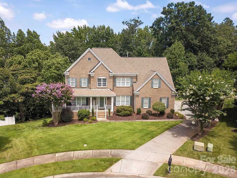 1st image of 2652 Bedford Pl NW