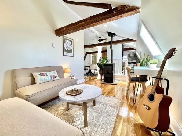 9 Kosciusko St #3, Salem, MA 01970