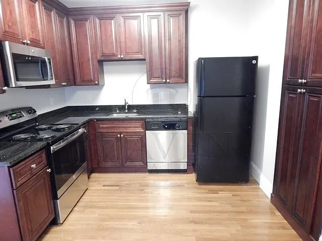 20 Henderson St #1 — Photo 2