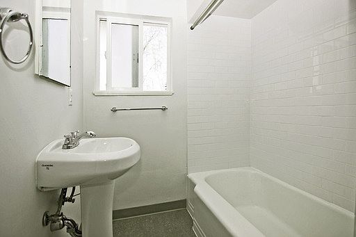 5th image of 1525 SE 41st Ave APT 2