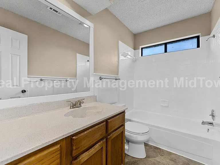 2132 Turf Club Dr — Photo 13