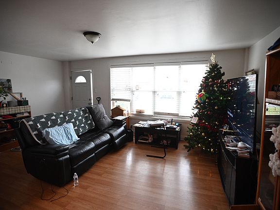 3rd image of 7647 Taylor St
