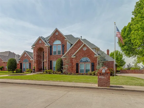 5917 Laquinta Dr, Edmond, OK 73025
