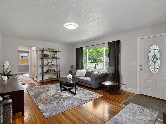 5th image of 2332 Beam Ave E