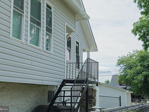4th image of 4413 Springdale Ave