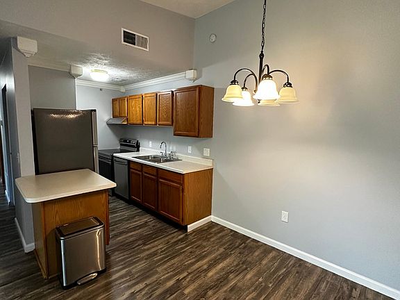 4th image of 1081 S Broadway APT 401