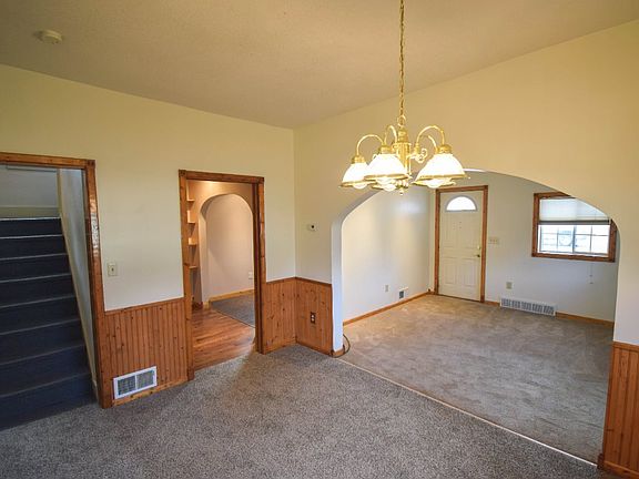 5th image of 106 Alexander Ave