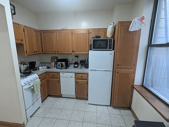 3rd image of 908 Columbus Ave Unit 1D